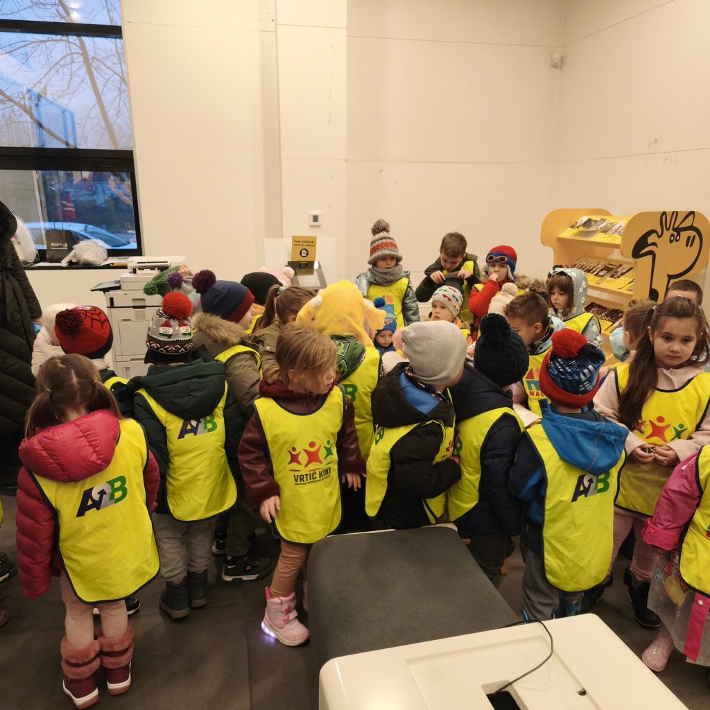 Instagram post from vrtickiki. This post is in position 10.