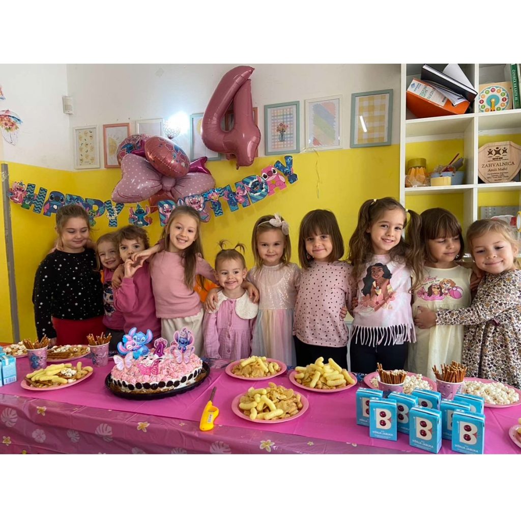 Instagram post from vrtickiki. This post is in position 4.