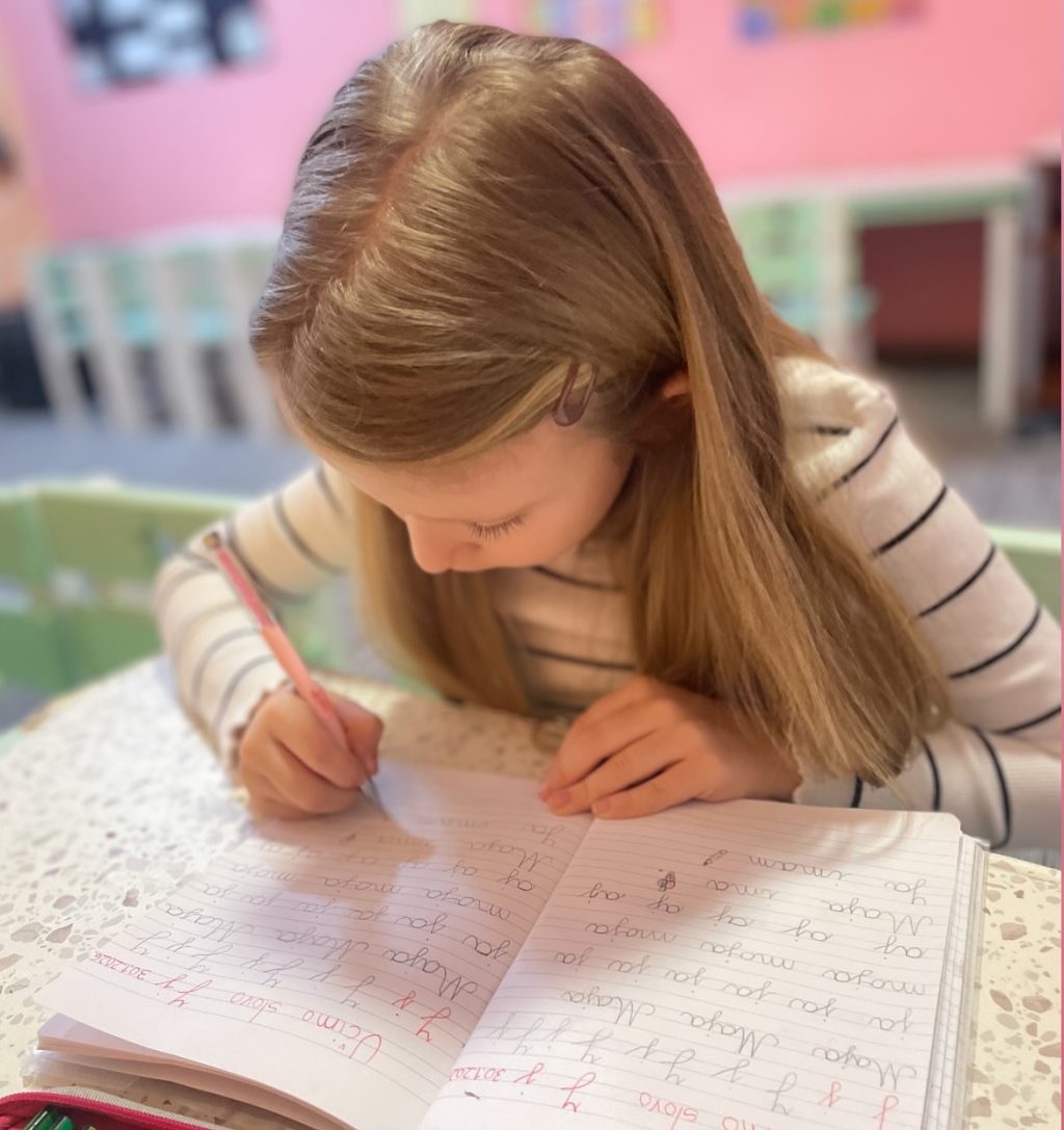 Instagram post from vrtickiki. This post is in position 10.