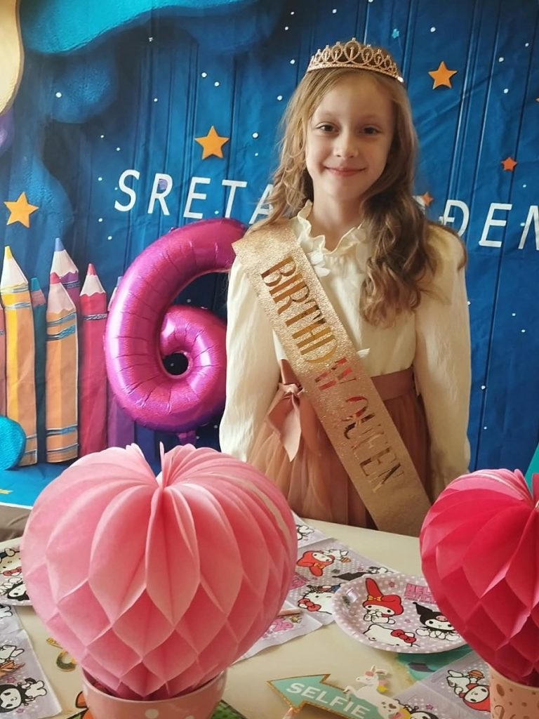 Instagram post from vrtickiki. This post is in position 4.