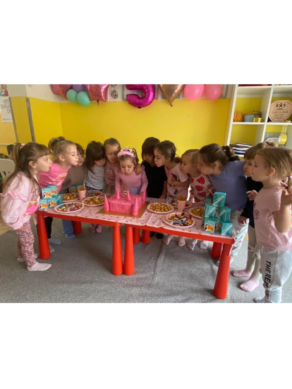 Instagram post from vrtickiki. This post is in position 8.