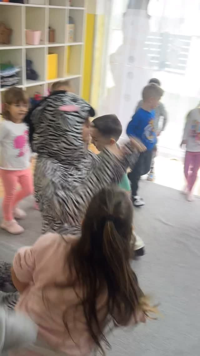 Instagram post from vrtickiki. This post is in position 9.