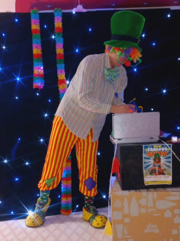 Instagram post from vrtickiki. This post is in position 6.