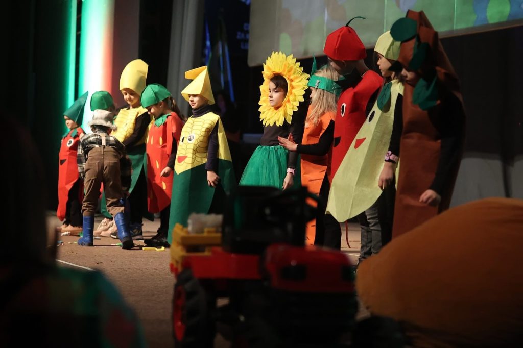 Instagram post from vrtickiki. This post is in position 9.