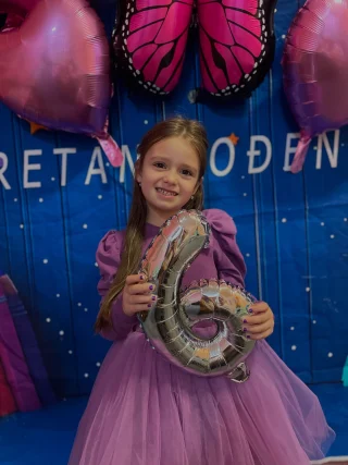 Instagram post from vrtickiki. This post is in position 4.