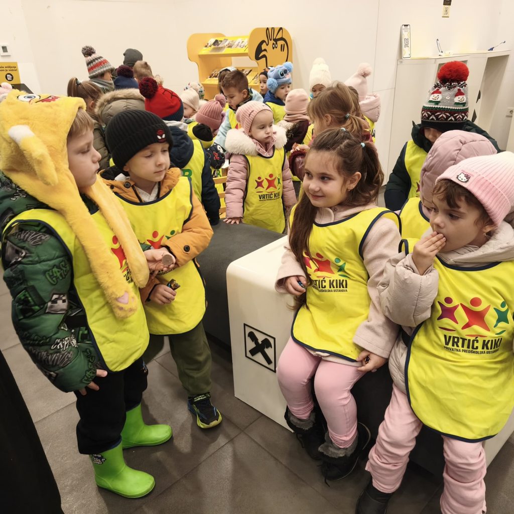 Instagram post from vrtickiki. This post is in position 7.