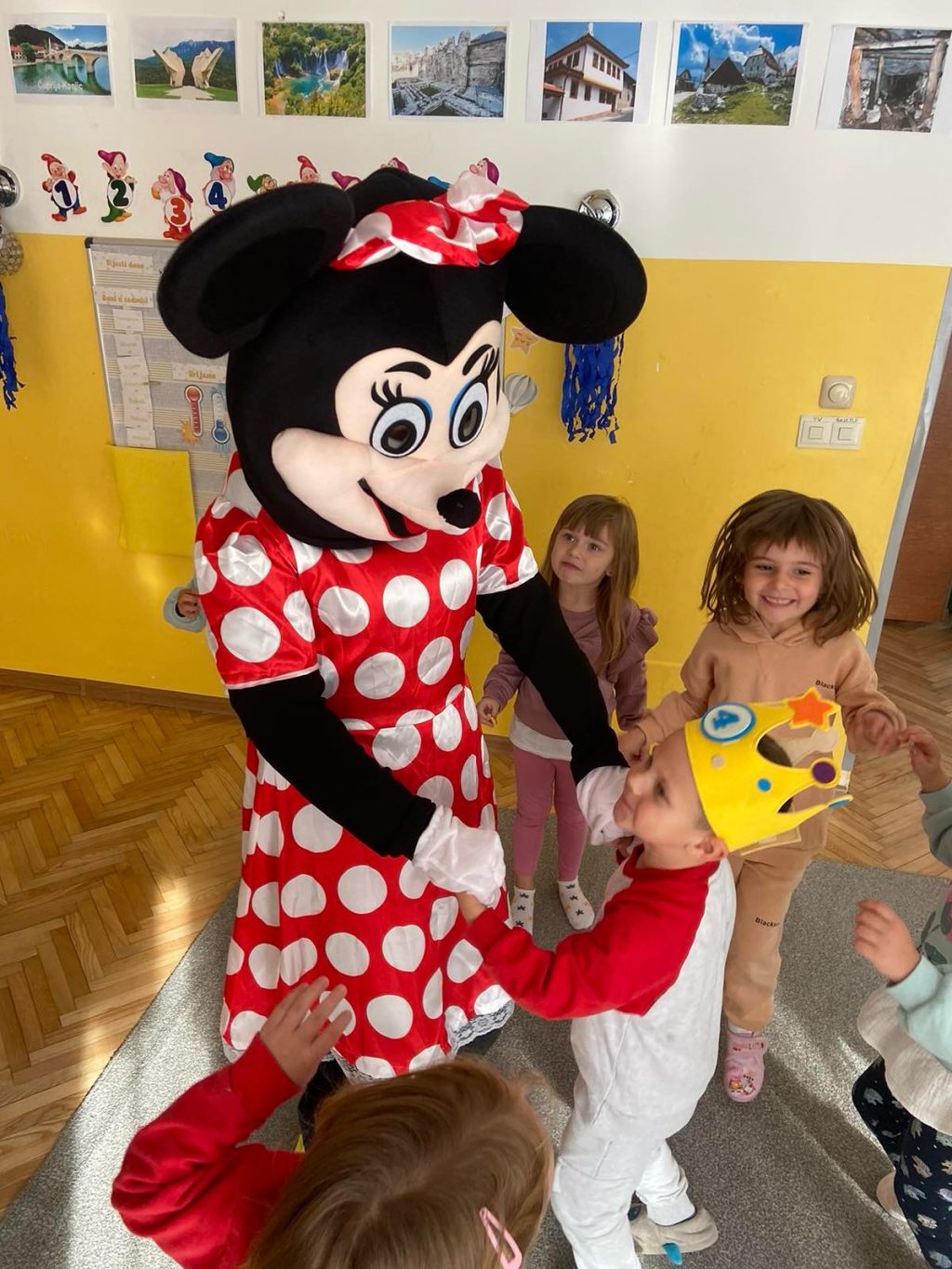 Instagram post from vrtickiki. This post is in position 8.