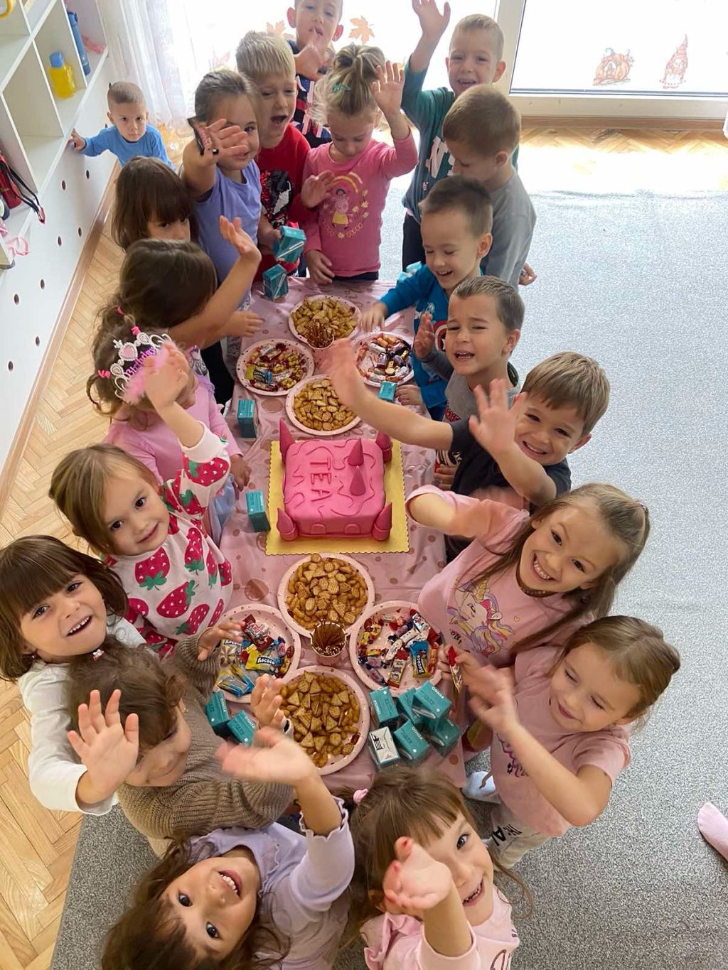 Instagram post from vrtickiki. This post is in position 5.