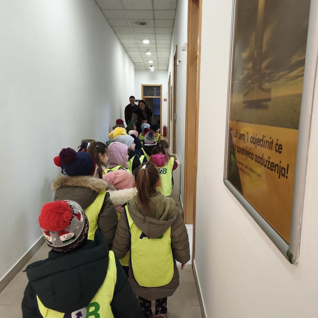 Instagram post from vrtickiki. This post is in position 5.