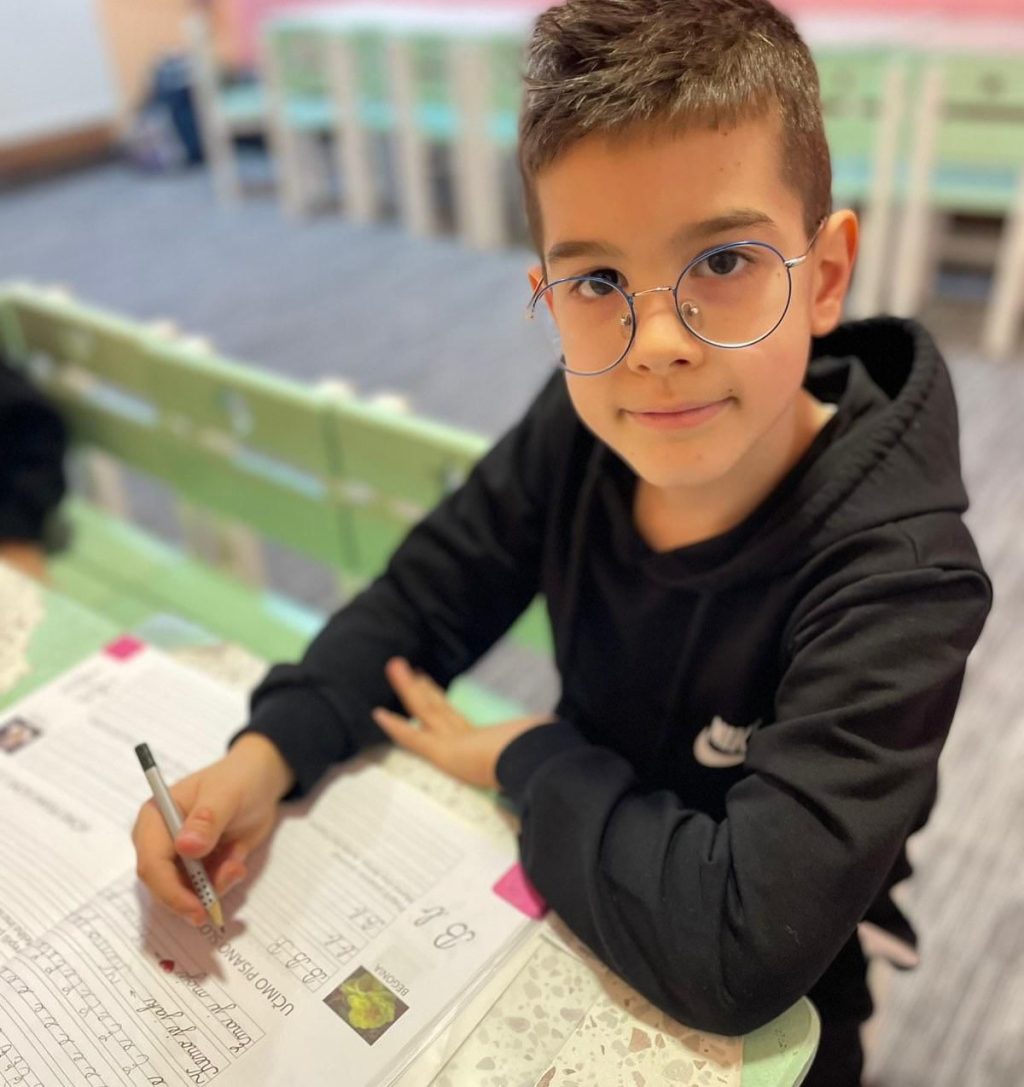 Instagram post from vrtickiki. This post is in position 9.