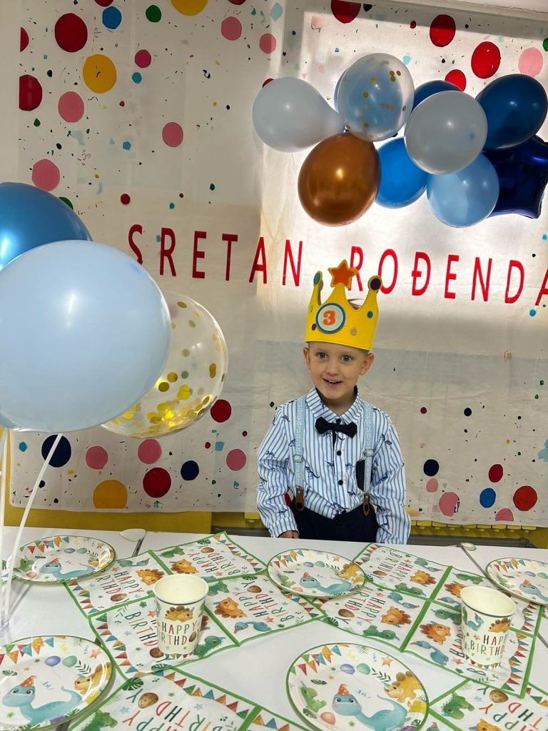 Instagram post from vrtickiki. This post is in position 4.