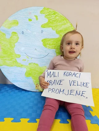 Instagram post from vrtickiki. This post is in position 7.