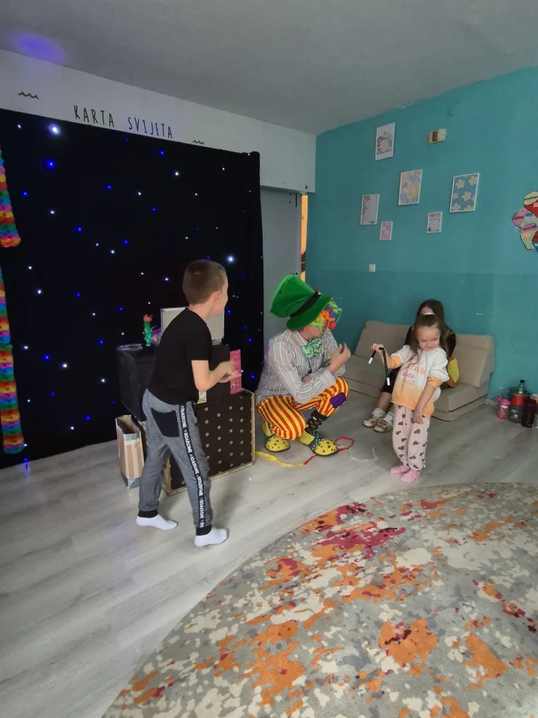 Instagram post from vrtickiki. This post is in position 8.