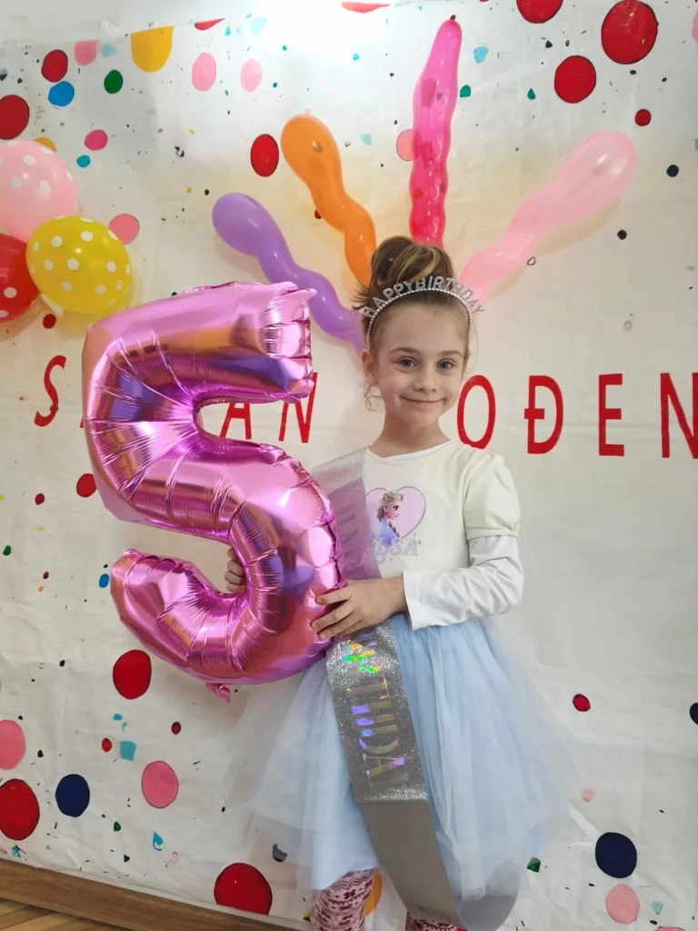 Instagram post from vrtickiki. This post is in position 0.