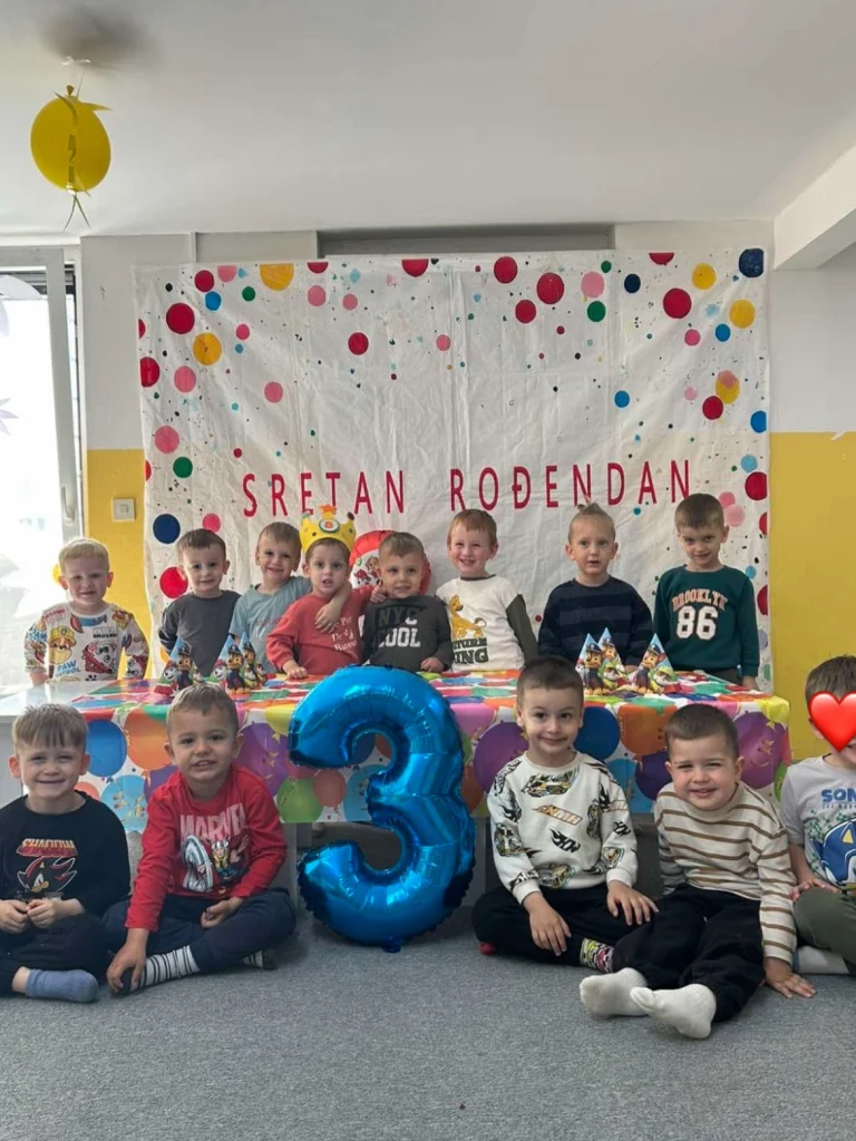 Instagram post from vrtickiki. This post is in position 8.