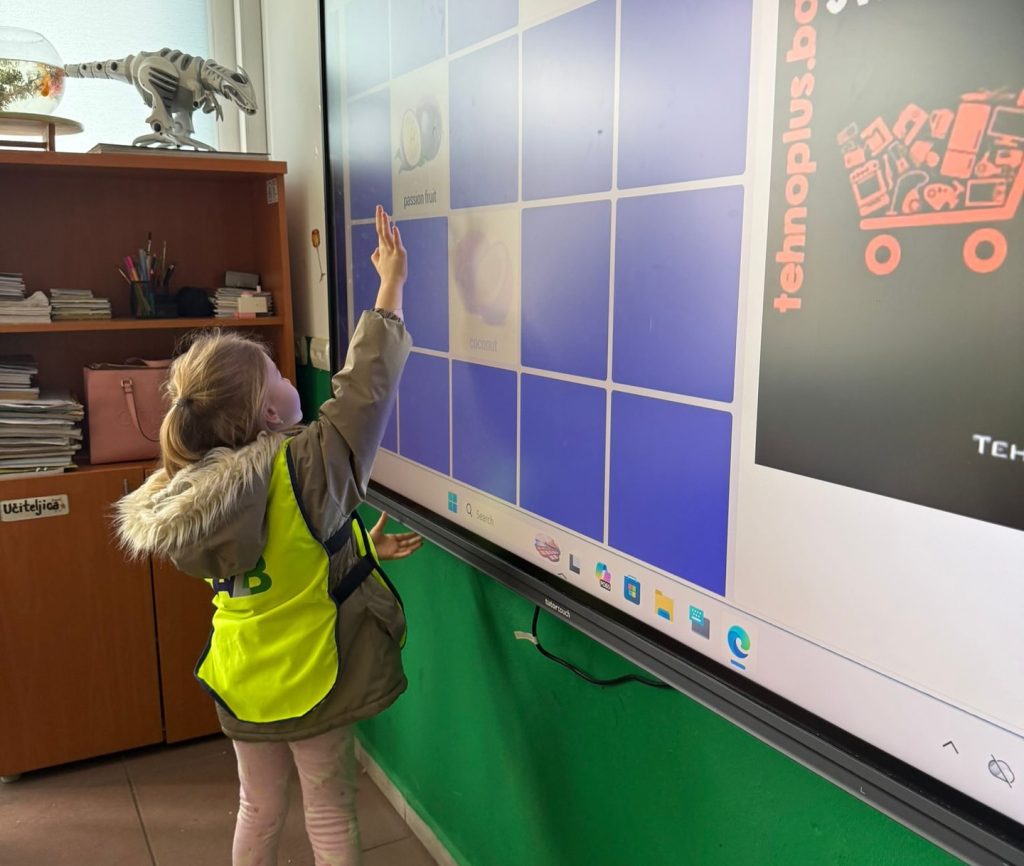 Instagram post from vrtickiki. This post is in position 9.